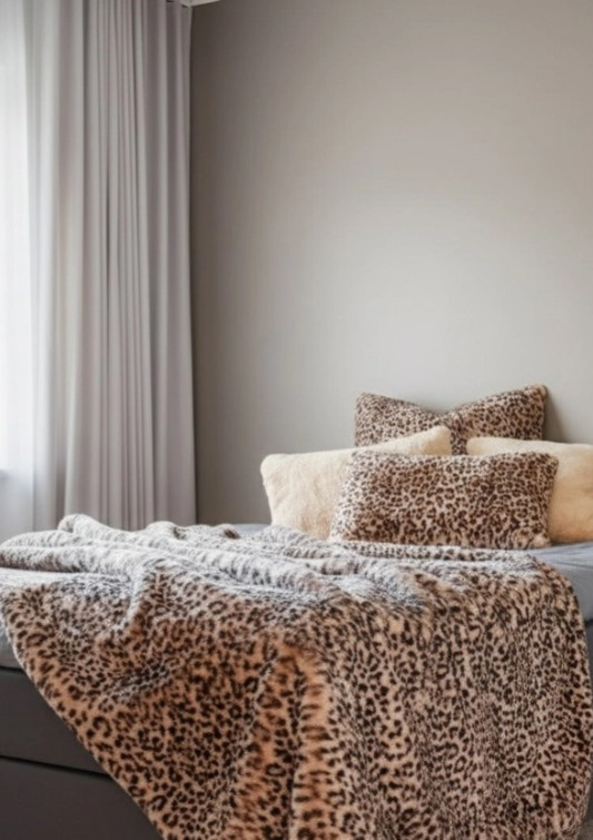 Velký polštář Leo Cream XL, leopard, 65x65 cm