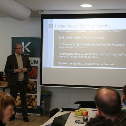 Vzdelávanie v ochrane a výžive drobného ovocia 2026 - prehľad odborného podujatia v Dunajskej Lužnej