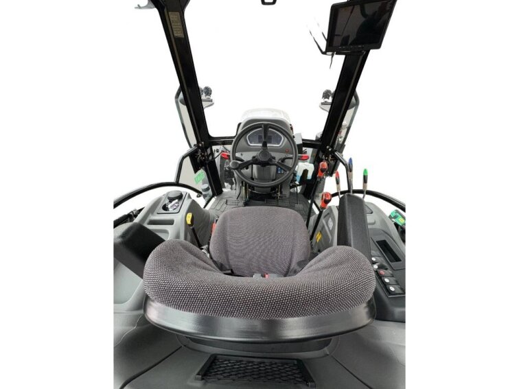 Malotraktor Tauros TB754c s kabinou a čelním nakladačem