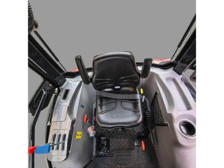 Malotraktor LX504 s kabinou a čelním nakladačem 4 v 1