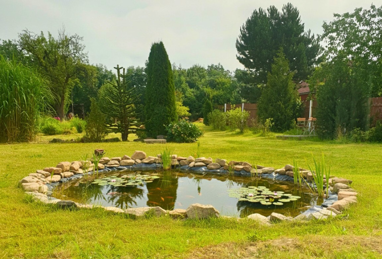 Zahradní květináč s úsměvem Smile