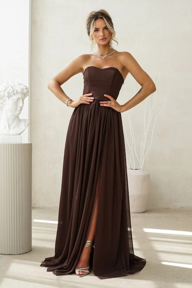 Sezóna plesů je tady! Objevte společenské šaty roku 2026