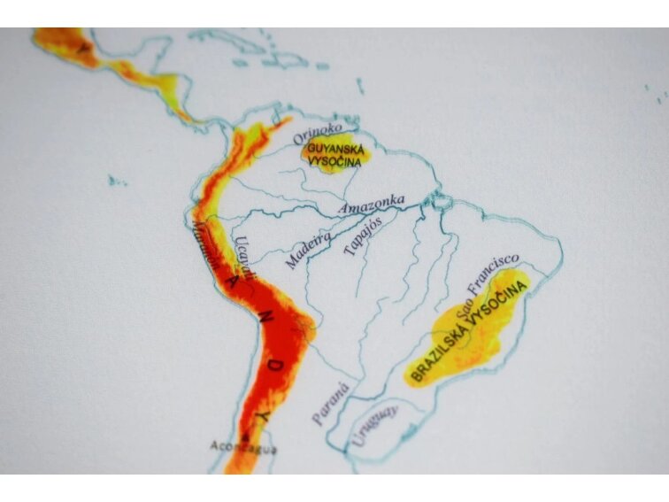 Průhledný atlas světa
