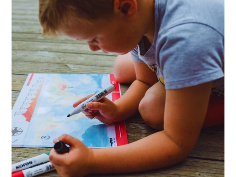 Průhledný atlas světa