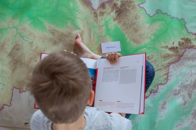Průhledné podnebné pásy na velkou mapu světa