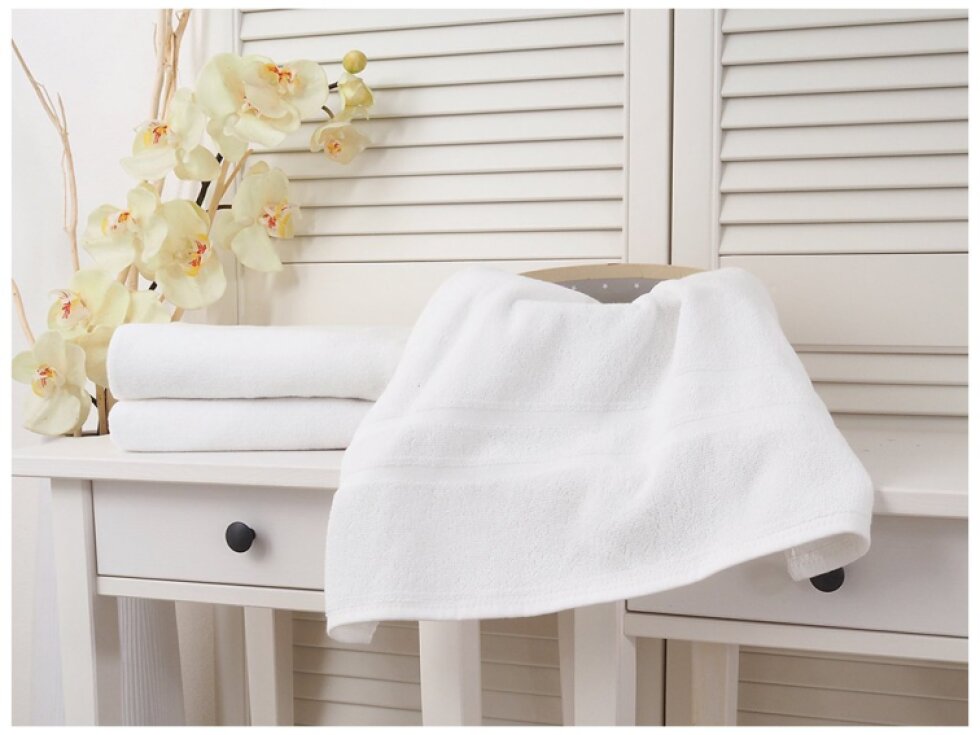 Bavlněná froté osuška 70x140 Hotel s bordurou - Bílá