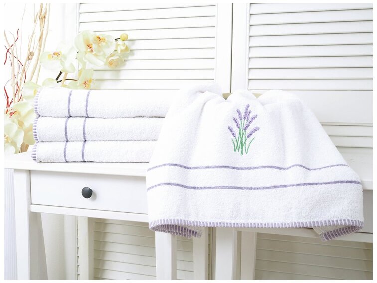 Osuška s výšivkou 65x130 Levandule - Bílá