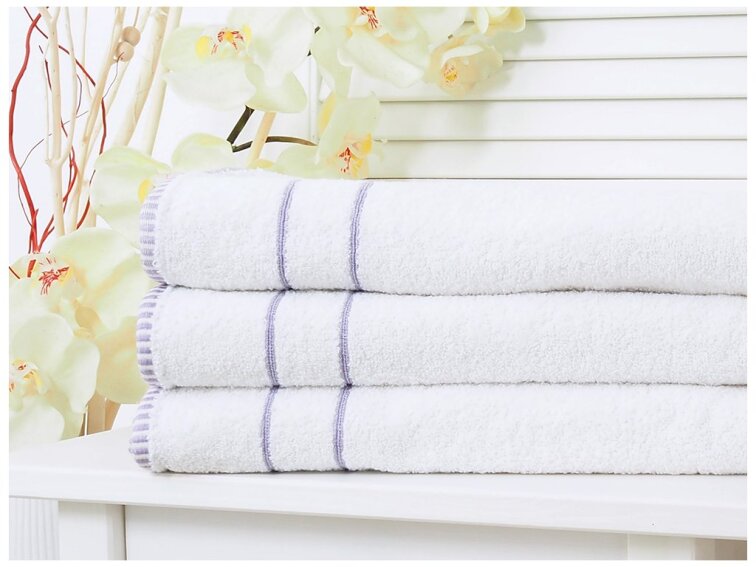 Osuška s výšivkou 65x130 Levandule - Bílá