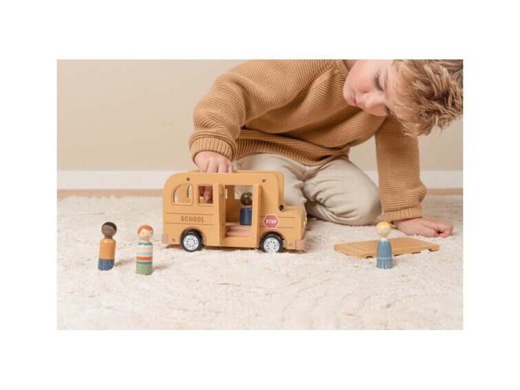 Little Dutch Školský autobus s figúrkami drevený