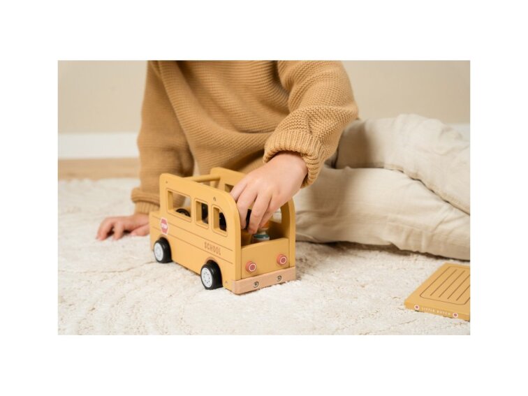 Little Dutch Školský autobus s figúrkami drevený