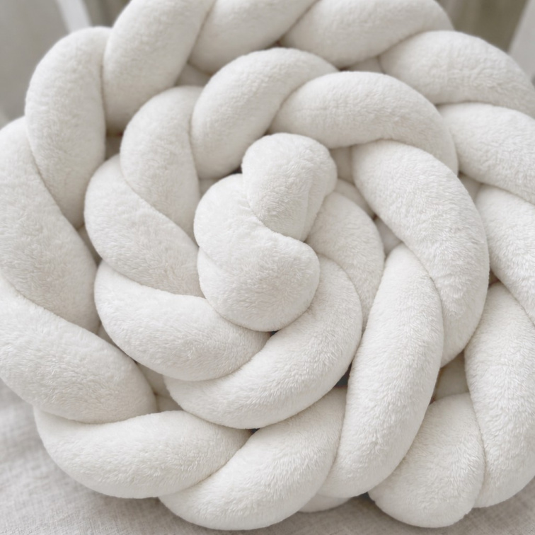 OCHRANNÝ MANTINEL DO DĚTSKÉ POSTÝLKY – VELUROVÝ COP – KRÉMOVÝ 280 cm