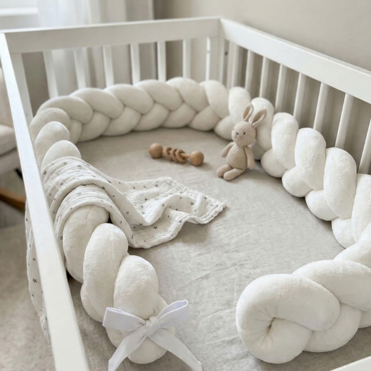 OCHRANNÝ MANTINEL DO DĚTSKÉ POSTÝLKY – VELUROVÝ COP – KRÉMOVÝ 280 cm