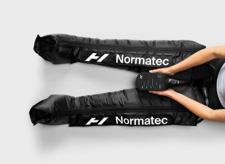 Kompresní lymfodrenážní přístroj Normatec 3 Set na boky a nohy