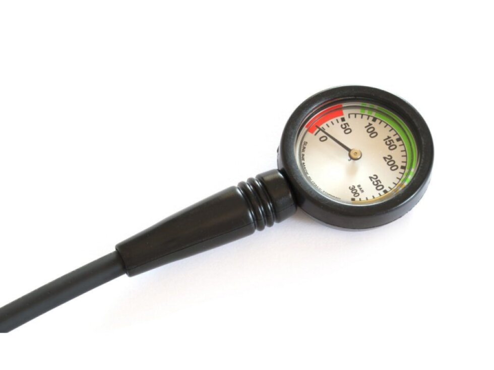 Manometr 65 mm/400 bar JTLine s obalem a hadicí