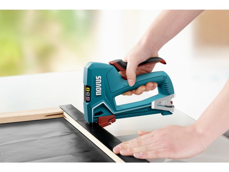 Novus | J-51 profesionální ruční sponkovačka