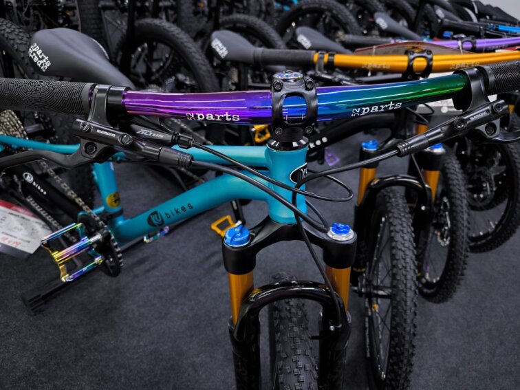 KUbikes 20S MTB Disc Tyrkys - laser Rainbow, 8,8kg, lehké dětské kolo