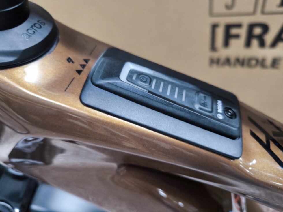 Haibike HYBE CF 9, 2025, Bosch 5. gen 800Wh baterie karbonové celoodpružené elektrokolo