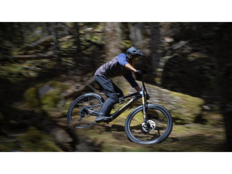 Amflow PL Carbon Pro 800Wh - DJI Avinox, celoodpružené elektrokolo