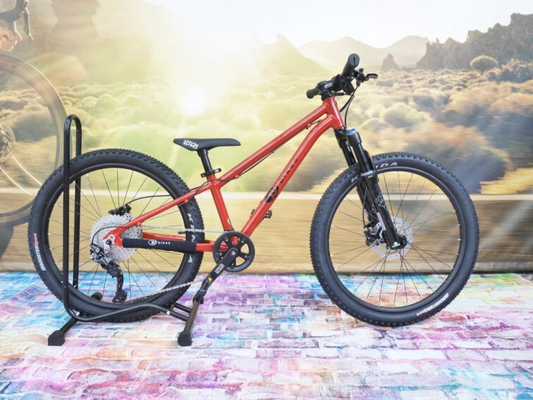 KUbikes 24S MTB Disc Red, 10,2kg, lehké dětské kolo