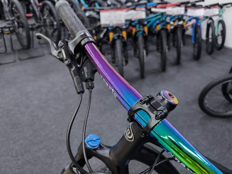 KUbikes 24S Trail AIR - Black - laser Rainbow, 9,7kg, lehké dětské kolo