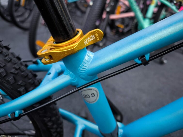 KUbikes 20S MTB Disc Tyrkys - laser Gold, 8,8kg, lehké dětské kolo