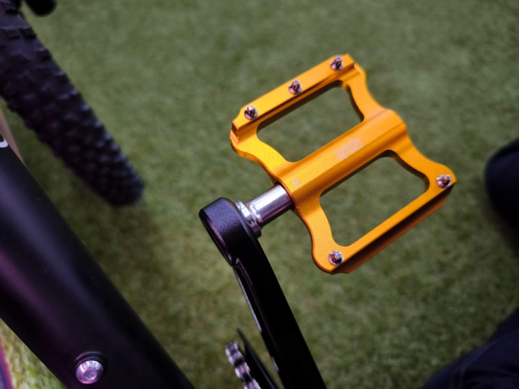 KUbikes 26 Trail AIR - Black - laser Gold, lehké dětské kolo