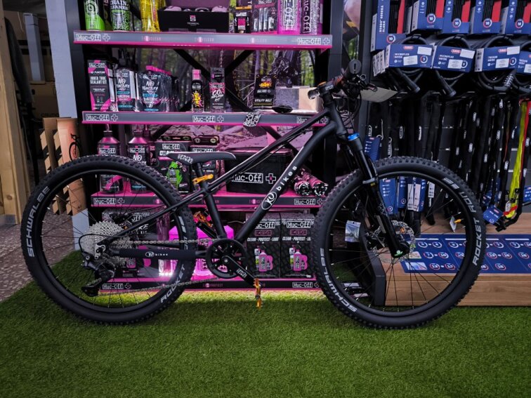 KUbikes 24S Trail AIR - Black - laser Gold, 9,7kg, lehké dětské kolo