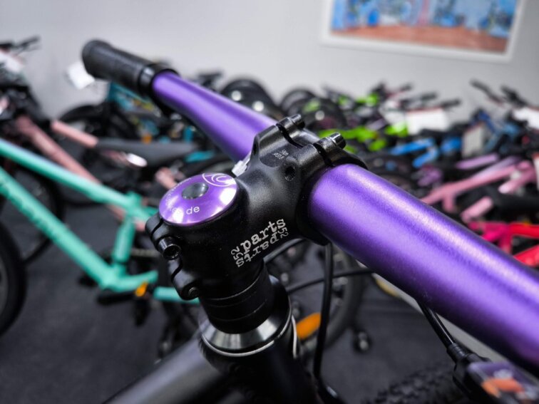 KUbikes 24S Trail AIR - Black - laser Purple, 9,7kg, lehké dětské kolo
