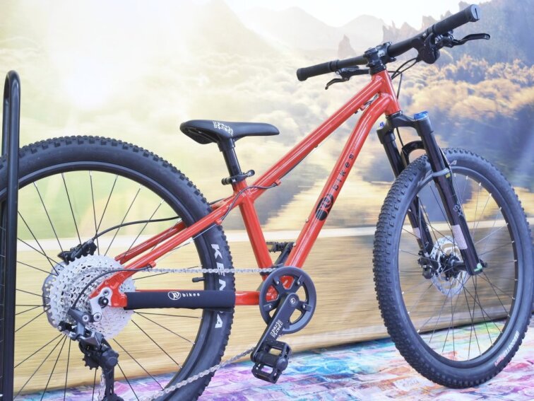 KUbikes 24S MTB Disc Red, 10,2kg, lehké dětské kolo