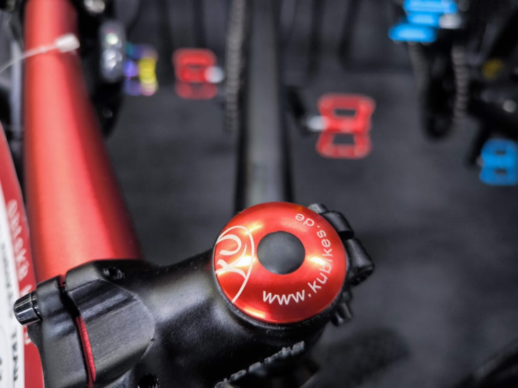 KUbikes 26 Trail AIR - Black - laser Red, lehké dětské kolo