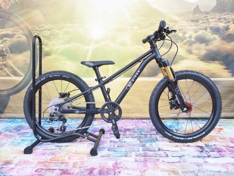 KUbikes 20S MTB Disc Black, 8,8kg, lehké dětské kolo