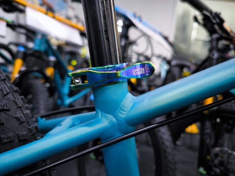 KUbikes 24S Trail AIR - Tyrkys - laser Rainbow, 9,7kg, lehké dětské kolo