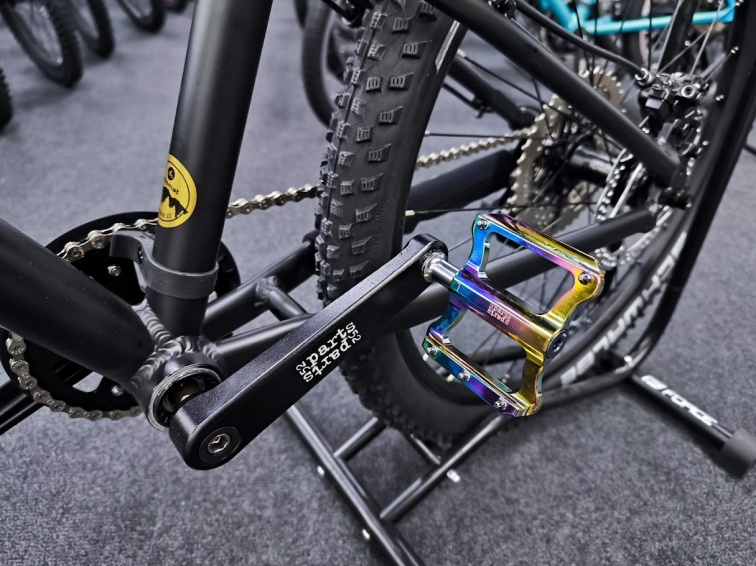 KUbikes 26 Trail AIR - Black - laser Rainbow, lehké dětské kolo