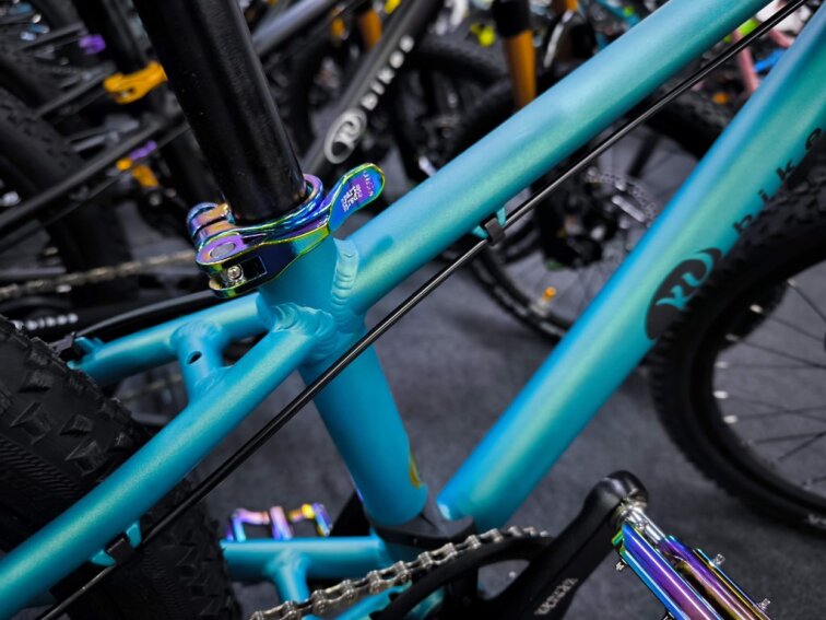 KUbikes 20S MTB Disc Tyrkys - laser Rainbow, 8,8kg, lehké dětské kolo