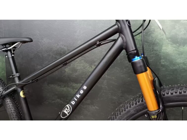 Lehké dětské kolo KUbikes 27,5 S MTB Disc černá