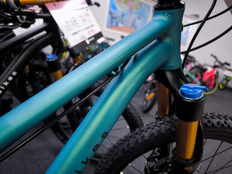 KUbikes 20S MTB Disc Tyrkys - laser Rainbow, 8,8kg, lehké dětské kolo