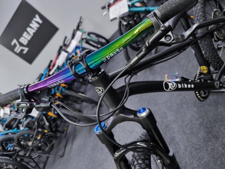 KUbikes 24S Trail AIR - Black - laser Rainbow, 9,7kg, lehké dětské kolo