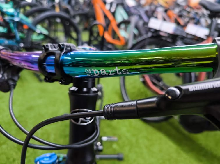 KUbikes 26 Trail AIR - Black - laser Rainbow, lehké dětské kolo