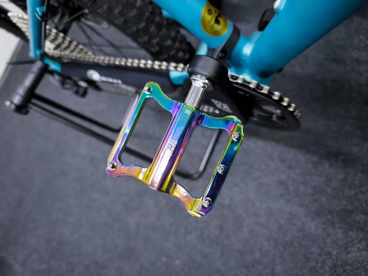 KUbikes 26 Trail AIR - Tyrkys - laser Rainbow, lehké dětské kolo