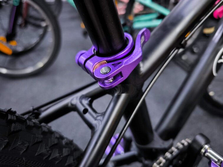 KUbikes 24S Trail AIR - Black - laser Purple, 9,7kg, lehké dětské kolo