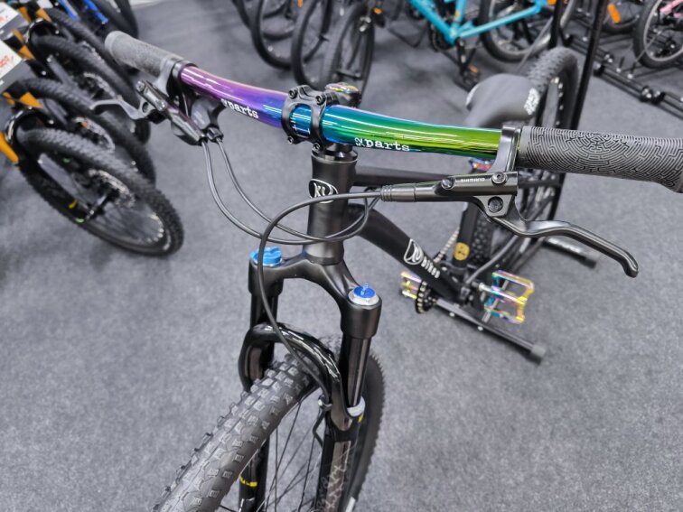 KUbikes 24S Trail AIR - Black - laser Rainbow, 9,7kg, lehké dětské kolo