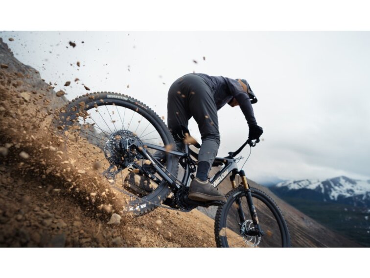 Amflow PL Carbon Pro 800Wh - DJI Avinox, celoodpružené elektrokolo