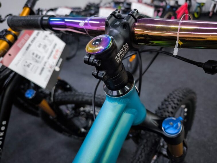 KUbikes 20S MTB Disc Tyrkys - laser Rainbow, 8,8kg, lehké dětské kolo