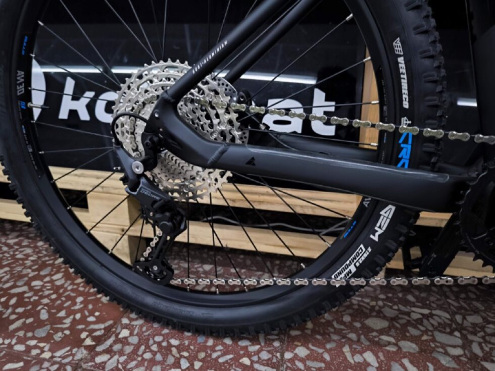 Bulls Copperhead EVO 2 27,5 Bosch CX4, 750Wh - elektrokolo s nízkým nástupem