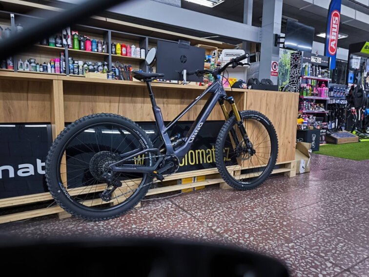 UNNO Mith Race, DJI Avinox - 120Nm, baterie 800Wh, celoodpružené elektrokolo