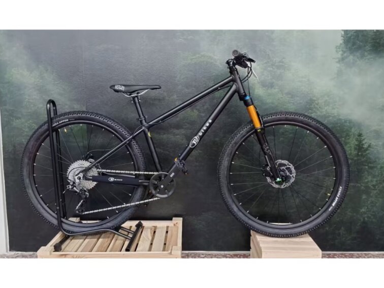 Lehké dětské kolo KUbikes 27,5 S MTB Disc černá