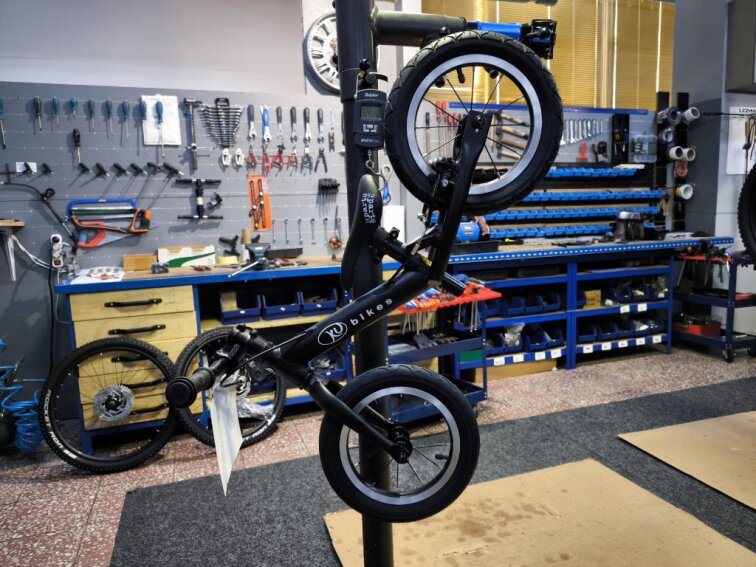 Odrážedlo KUbikes 12, 3,4kg