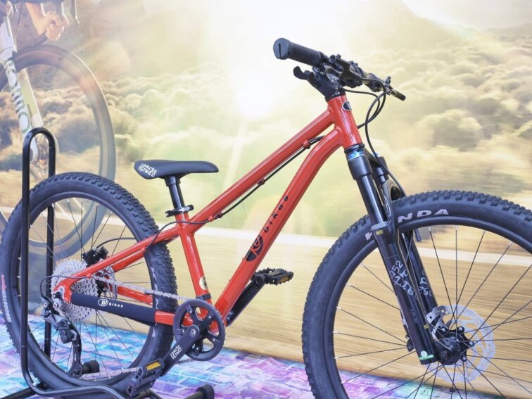 KUbikes 24S MTB Disc Red, 10,2kg, lehké dětské kolo