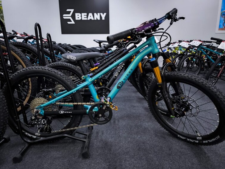 KUbikes 20S MTB Disc Tyrkys - laser Rainbow, 8,8kg, lehké dětské kolo