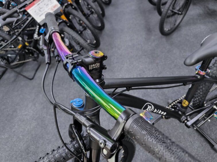 KUbikes 24S Trail AIR - Black - laser Rainbow, 9,7kg, lehké dětské kolo